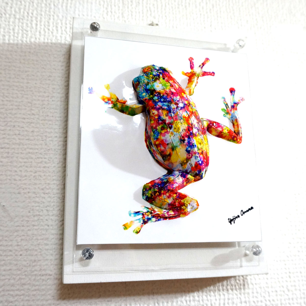 煌めくカエルは壁に張り付く | インテリア絵画 アートの専門通販 