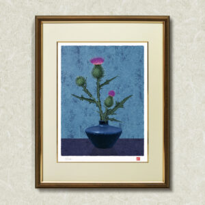 版画 のおすすめ作品・人気作家 自然 花 fineart modernart Nature アザミ インテリアアート ファインアート ブルー モダンアート リアル 一輪挿し 青 額付き 額装品 一輪挿しと薊（あざみ）（FW-058・太子サイズ） インテリア絵画 アート